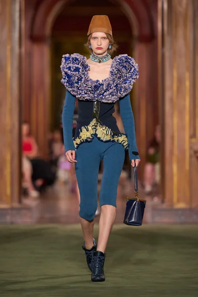 Look 50